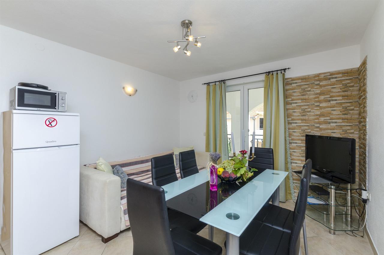 Apartment Gaga 罗戈兹尼察 外观 照片