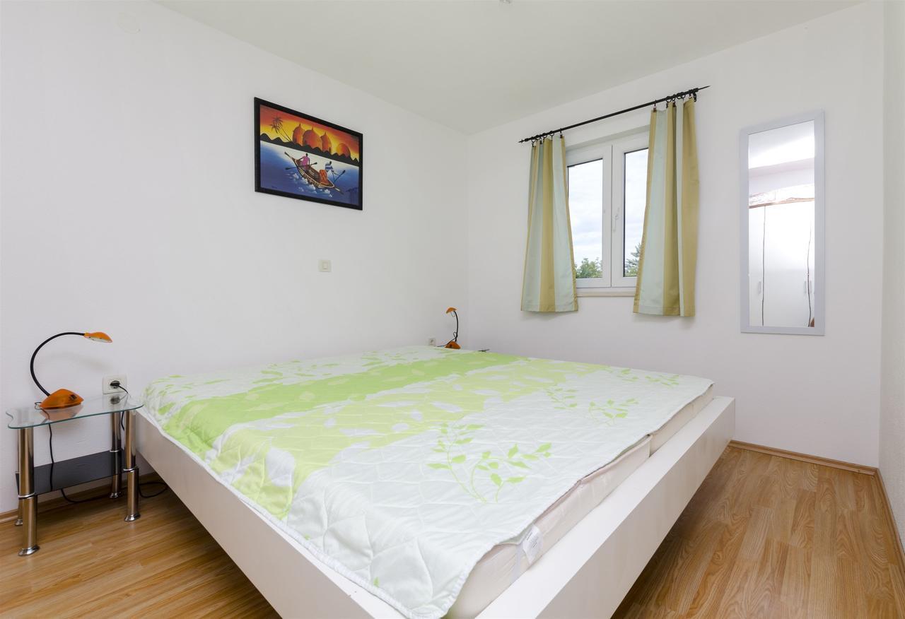 Apartment Gaga 罗戈兹尼察 外观 照片